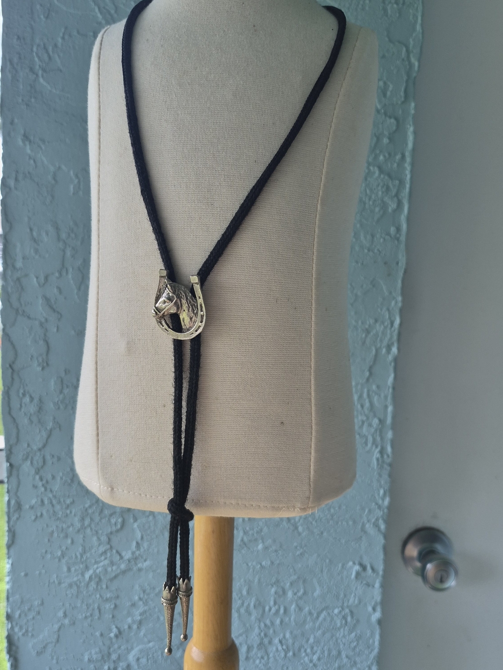 VTG Western Horseshoe Bolo Tie with Silver Horse Head